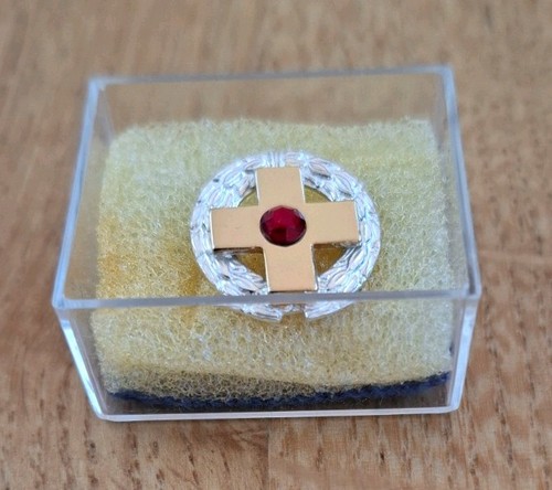 Drk anstecknadel lorbeerkranz - drk-anstecknadel,