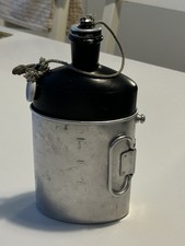 Schweizer Armee Feldflasche mit Becher | 1982/83 | Swiss Army Canteen with a Cup