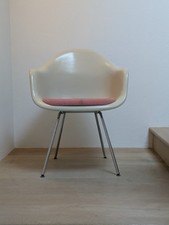 Charles & Ray Eames Vitra DAX Stuhl für Herman Miller Fiberglas parchment creme