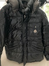 schwarze Herrensteppjacke von