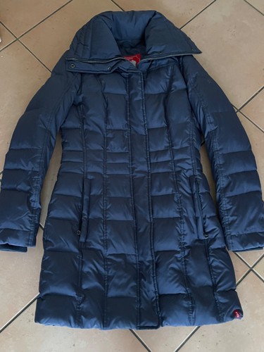 Schöner warmer dunkelblauer