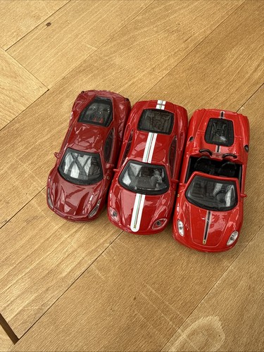 Rote ferrari spielzeugautos - rote,