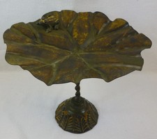 Vogeltränke, stehend, Metall, Seerosenblatt mit Frosch