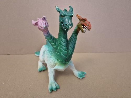 Dreiköpfiger drache - dreiköpfiger,