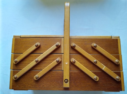 Schöner alter ddr nähkasten - alter,