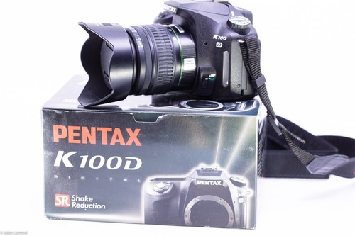 Pentax k100d with battery - aa,