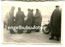 FOTO - KFZ - Fahrzeug - VW-SCHWIMMWAGEN - WINTER-TARNUNG -Soldaten in Peltmäntel