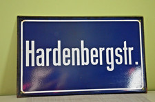 email. Straßennamenschild