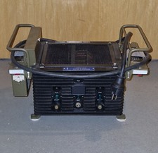 Militär Ladegerät Tesla für