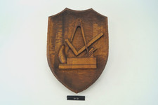 Handgeschnitztes Holzschild