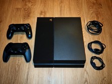 Playstation 4 schwarz 500 GB gebraucht mit 2 Controllern