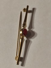 gold Brosche 333 1,5 gramm 55 mm lang mit vermutlich Koralle nicht sicher