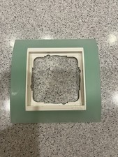 Gira 021195 Rahmen Event Opak Mint, Zwischenrahmen Reinweiß Seidenmatt, 1-fach