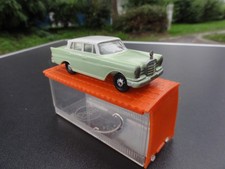 SIKU PLASTIK V 191 MERCEDES 300 SE mit siku Garagenbox