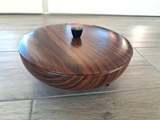 Schale mit Deckel aus Metall in Holzoptik