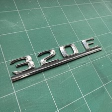 Mercedes Emblem Chrom Typenschild W124 320E Typenbezeichnung aus Plastik