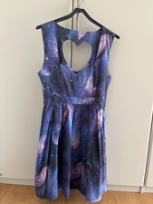 Cupcake Cult Galaxy Kleid zu verkaufen, am Rücken ist ein schöner Herzausschnitt