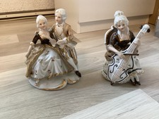 2 Porzellanfiguren Rokokostil 1 x Paar + 1 x Dame braun-weiß ca. 14 und 15 cm