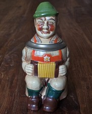 Gerz/Gerzit, Bierkrug, Figurenkrug Humpen, Mann, Ziehharmonikaspieler handbemalt