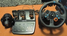 Logitech G29 Rennlenkrad mit Pedalen und Schalthebel.