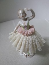 kleine Porzellan Figur - Tänzerin im Spitzenkleid