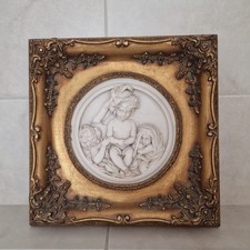 Gold gerahmtes Relief Bild