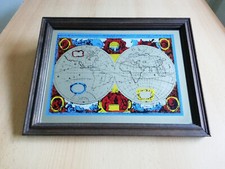 Schöner Vintage-Retro-Weltkarten-Spiegel im Holzrahmen