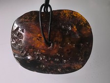 Bernstein  Amulett Rustikal