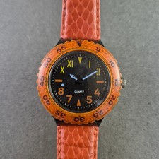 Ausgefallene Herren Uhr – Quarzwerk mit orangefarbenem Design