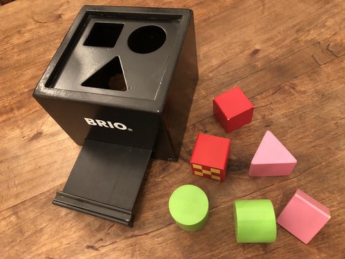 Schwarze brio sortierbox und - -,