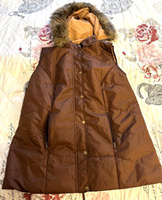 Ärmellose dunkelbraune