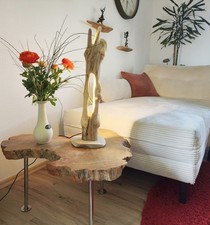 Stehlampe-mit-LED-aus Holz