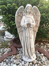 Steinfigur Engel mit großen