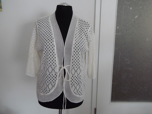 Schöne weiße ajourjacke mit - weiße,