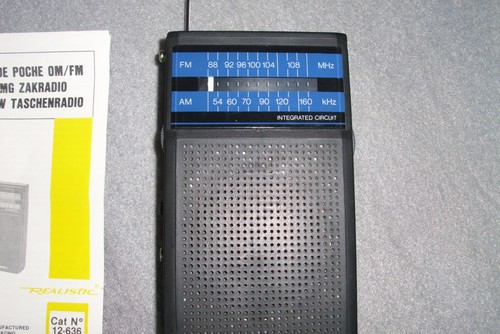 Radio shack realistic - /,