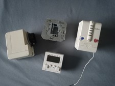 Gira 118627 Funk Raumtemperatur-Sensor mit Uhr System 55, reinweiß matt 2 Motore