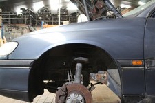 Kotflügel Links (vor Facelift) Opel Omega Caravan 2.0 16V B Farbe