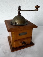 alte kleine Kaffeemühle Holz