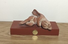 Antike figur ton eros in - antike,