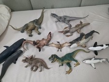 Dinosaurier- und Tierfīguren