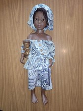 Künstlerpuppe von Götz, Kumba von Künstler Philip Heath, Die Welt der Kinder