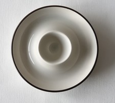 Eierbecher mit Schalenablage