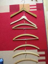 7  div Holzbügel Kleiderbügel Hosenbügel alt teils Eigenbau Kriegszeit 1xRecord