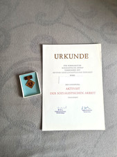 DDR Urkunde und Abzeichen -