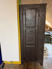 Industriemöbel....sehr alter Kleiderspind......schweres Metall......nur Abholung