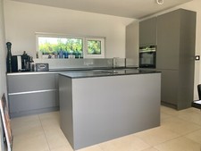 Häcker systemat Küche (3J), Siemens studioLine E-Geräte, BORA Wrasenabzug