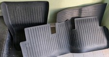 Original Tesla Model 3 Allwetter-Bodenschutzwannen (Gummi-Fußmatten)