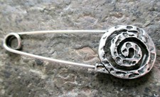 Kiltnadel Ziernadel Broschennadel Wollnadel silber 7,6 x 2,5 cm Wirbel
