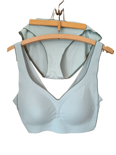 Set bestehend aus 44 46 - set, bh