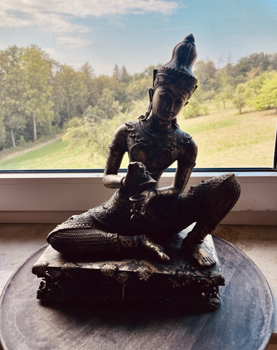 Sitzende buddha statue aus - sitzende, buddha-statue